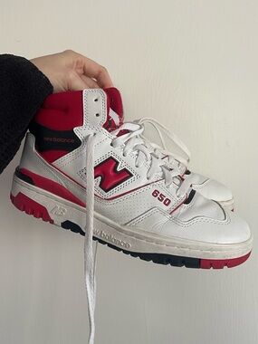 New Balanc' 650 High-Top Sneakers in White and Red